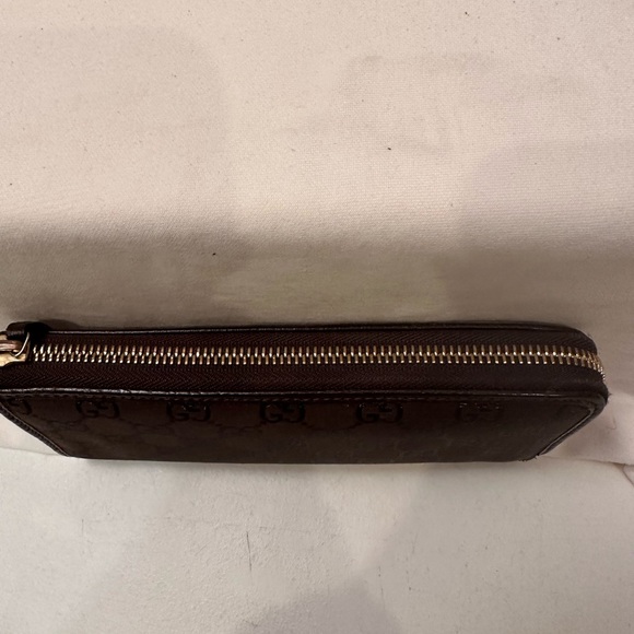 Gucci Guccisimo brown nylon monogram zippy wallet. Zipper is 3/4 around. - Picture 2 of 8